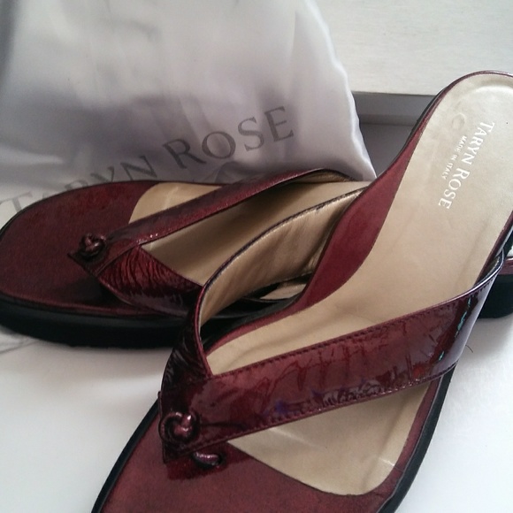 Taryn Rose "Tyra" leather thong 🎉Size 12.5🎉 - Picture 2 of 5